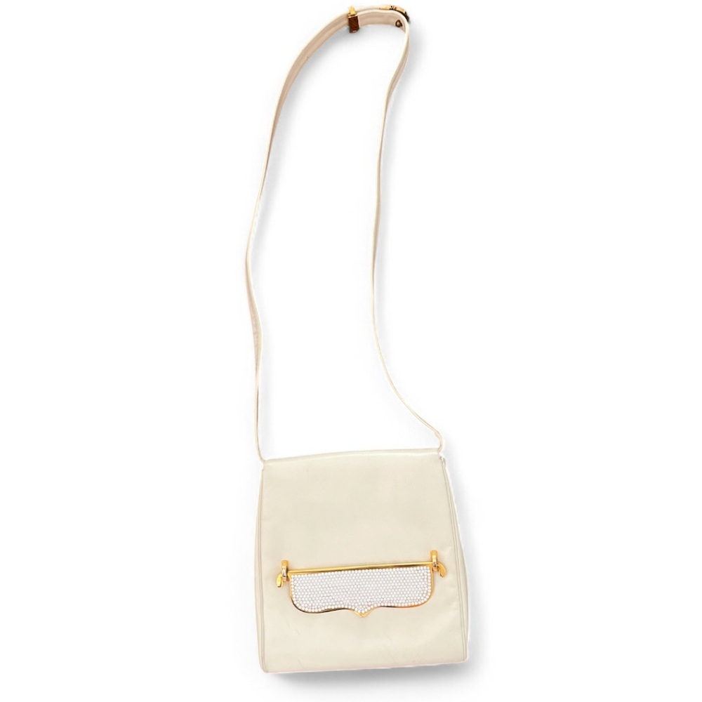 Judith Leiber White Leather Shoulder Bag
Crystal Arc/Scoop Flap/pocket